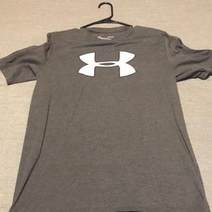 Under Armour tshirt